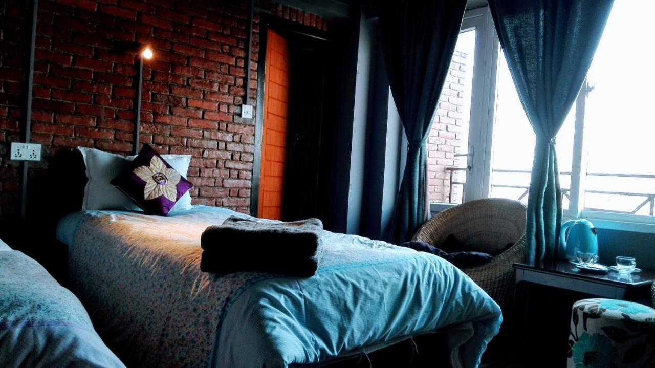 Cafe Beyond And Guest House Бактапур Екстериор снимка