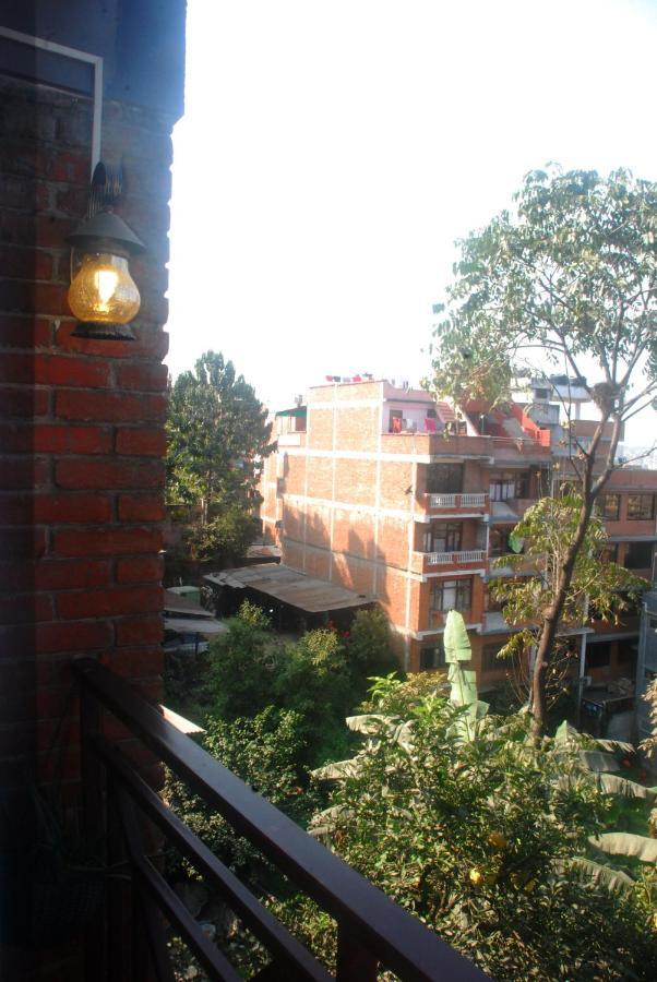 Cafe Beyond And Guest House Бактапур Екстериор снимка